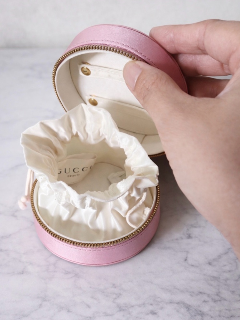 Gucci Pink Round Travel Jewelry Case with Gold Zipper - Picture 2 of 2